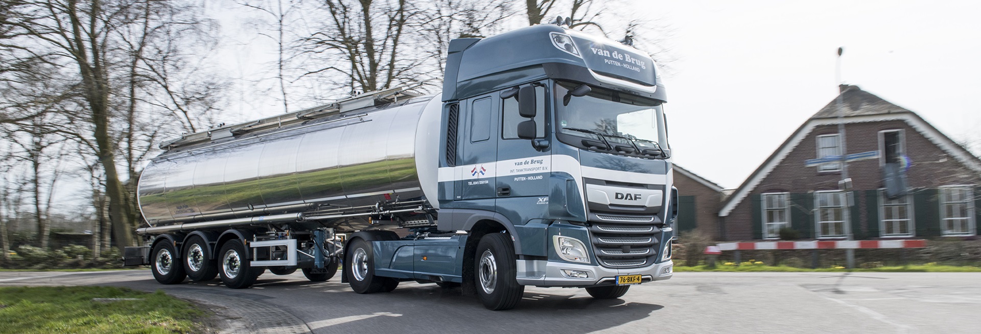 Van-de-brug-header-truck