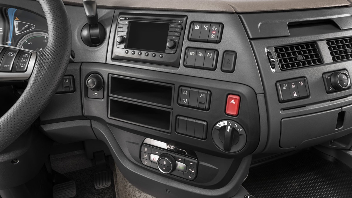 DAF XF 530 FT SSC Tractor Truck Interior Editorial Stock Image - Image of  dashboard, commercial: 130180014