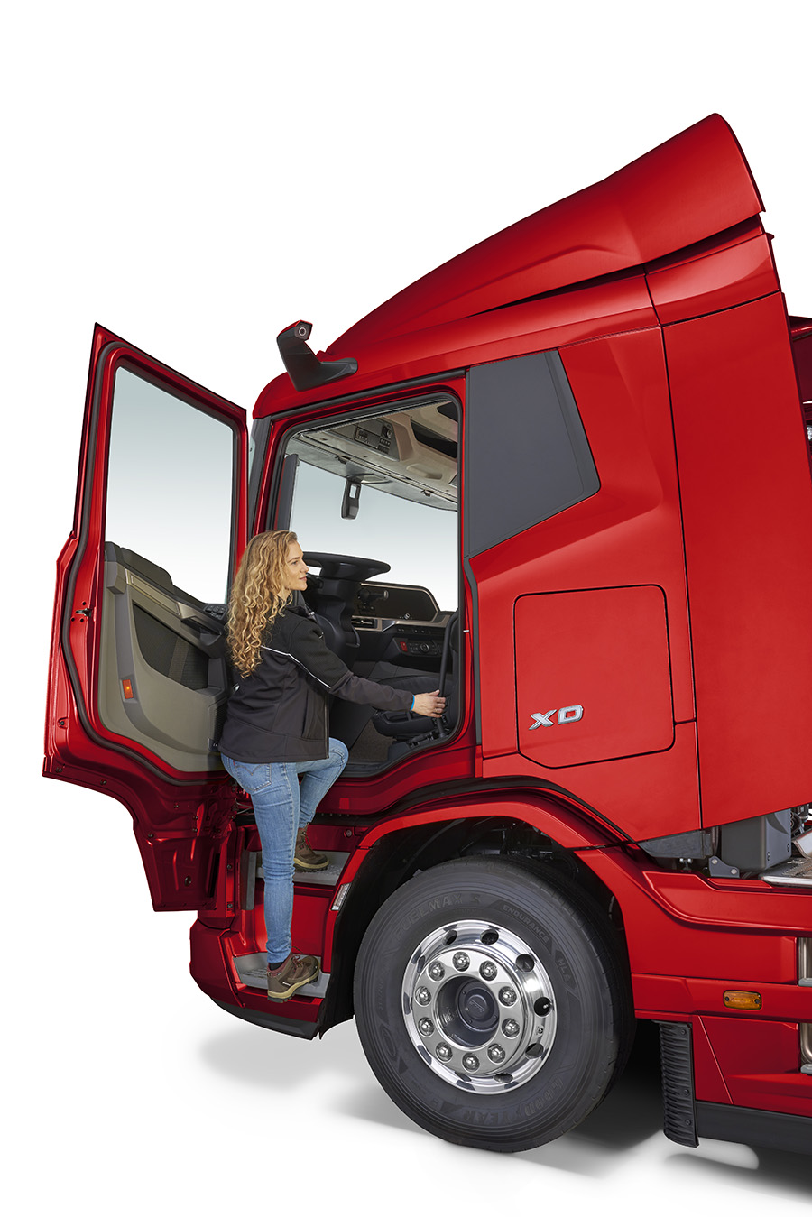 DAF Trucks N.V. on X: Do you want to feel the wind blow through your hair?  Or sleep under the stars? Our brand new DAF CF Convertible offers you all  you ever