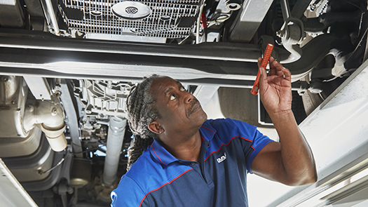 5-reasons-daf-dealer-grease-pit-oil-replacement-1600x900