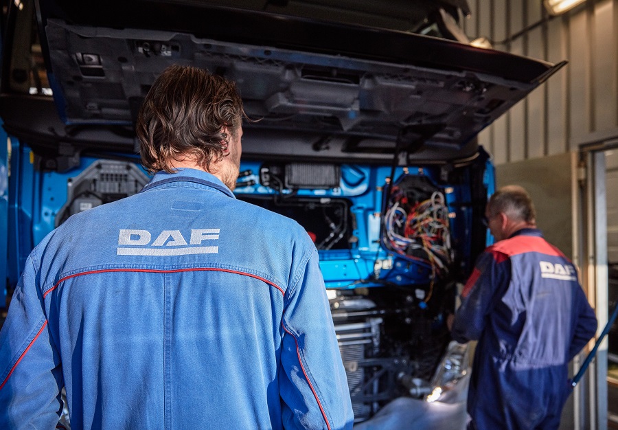 Truck ophalen voor onderhoud