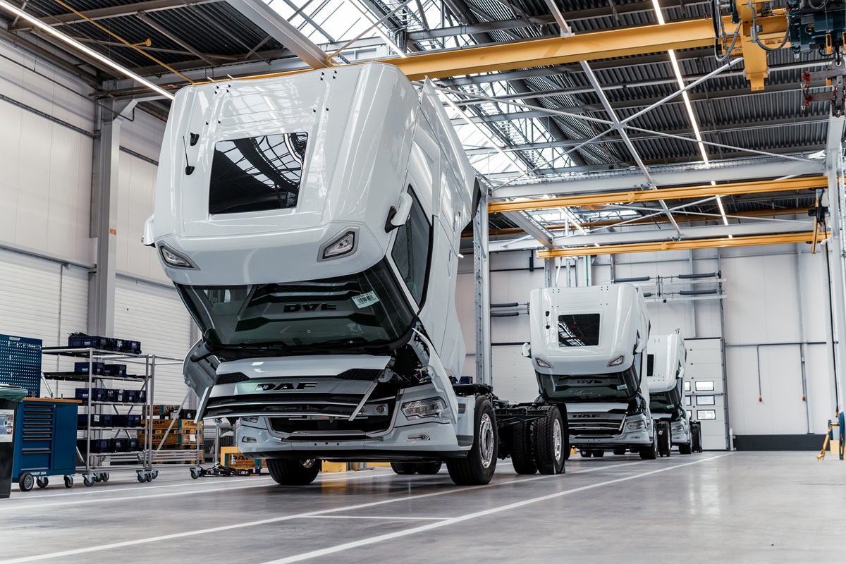 DAF-starts-assembly-factory-for-electric-trucks-02